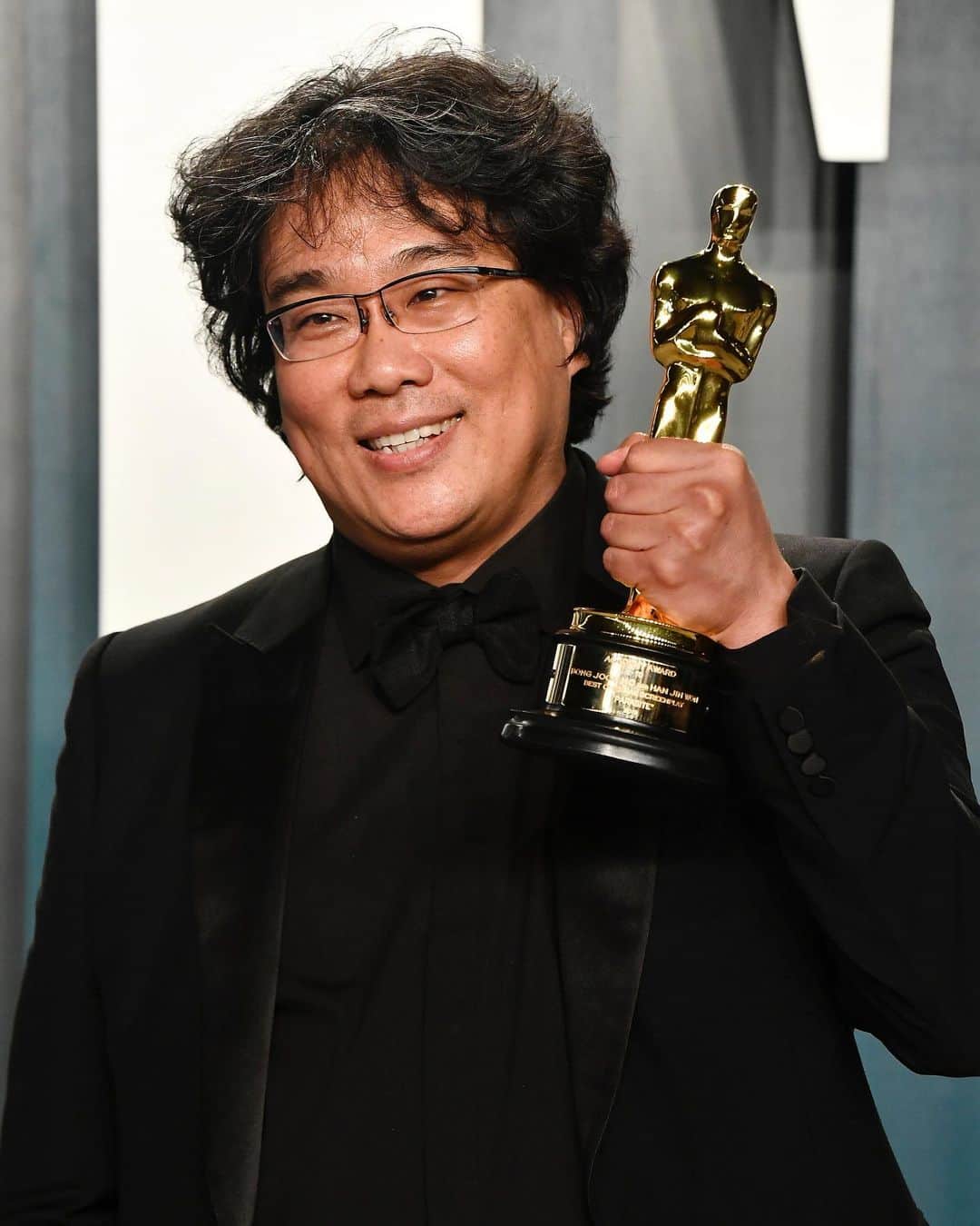 Burberryさんのインスタグラム写真 - (BurberryInstagram)「Congratulations to #BongJoonHo, Oscar-winning director of #Parasite – the first non-English language film to win Best Picture at the @TheAcademy Awards, in its 92-year history. He wore a #Burberry English-fit tuxedo and patent-leather Derby shoes at the #Oscars ceremony in Los Angeles. . #BurberryGeneration #AcademyAwards」2月11日 1時08分 - burberry