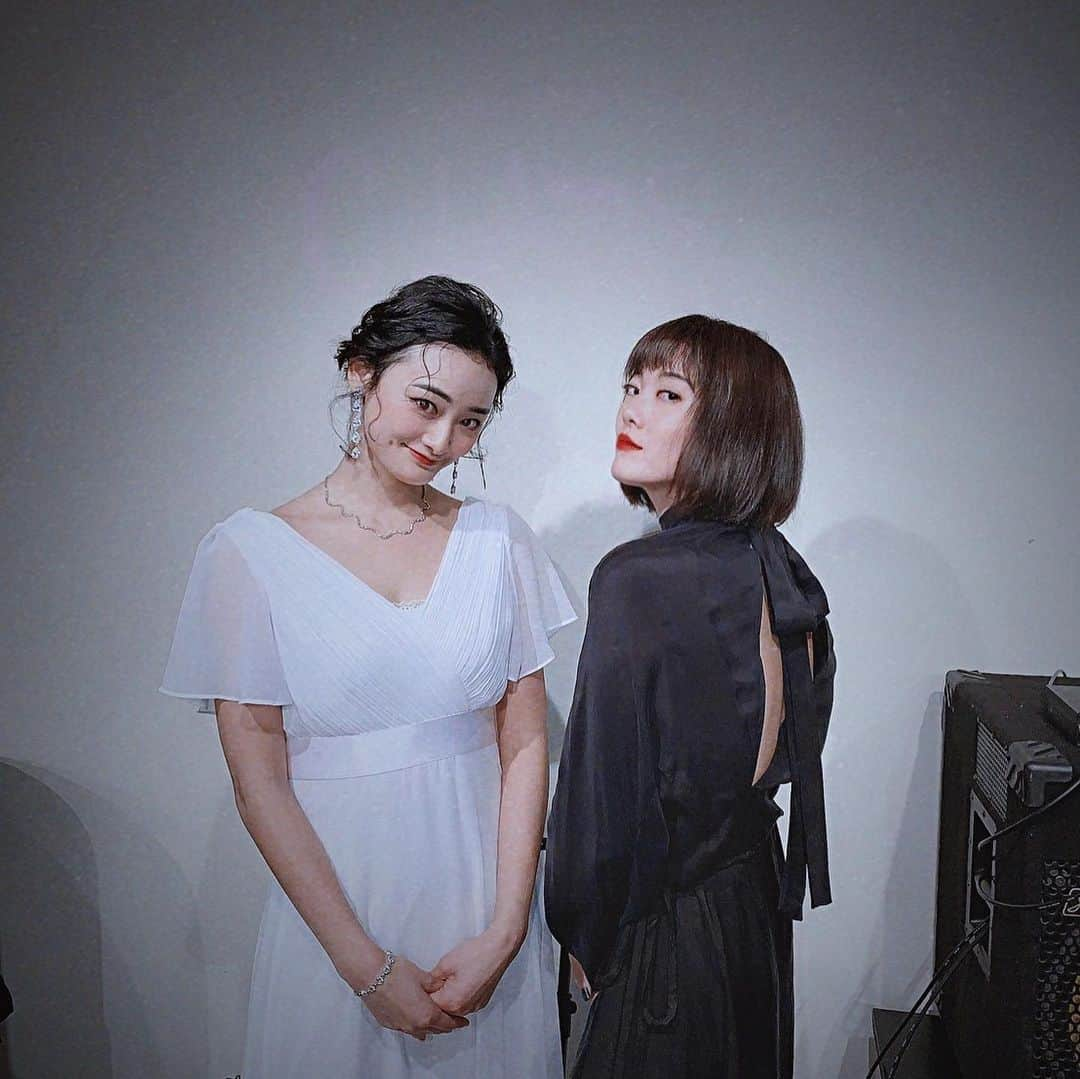 蘭舞ゆうさんのインスタグラム写真 - (蘭舞ゆうInstagram)「🎼... みれたんライブ。 天使と悪魔みたいでしょ:) @miretan29 のライブのゲストで呼んで頂きました。ありがとうー、美麗☺︎ 舞台以外で人前で歌うのも初めてだったし、デュエットで男側で歌うのも初めてだったので緊張しました。でもとても良い経験をさせて頂けて...幸せでした♡ 見てくださった皆様には、私と美麗の感じがよーくわかったかと...笑　美麗とお客様と過ごせた時間、最高に楽しかったです。 これからも表現者として、色んな形で皆様と関われるように日々精進致します☺︎ もっともっと頑張ります! 先ずはミュージカル陰陽師-大江山編-。気合い入れて頑張ります。 #korean#japan#2020#일상#데일리#ranma#actor#みれたんライブ」2月11日 1時10分 - ranma_yu