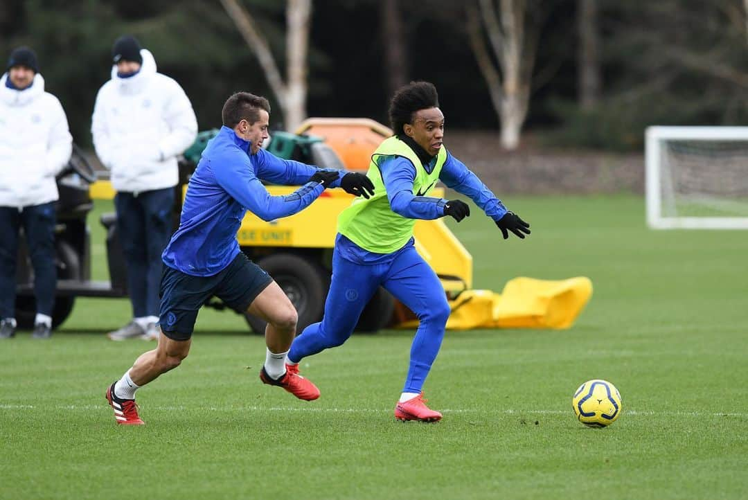 ウィリアンさんのインスタグラム写真 - (ウィリアンInstagram)「Back at the office! ⚽️」2月11日 1時26分 - willianborges88