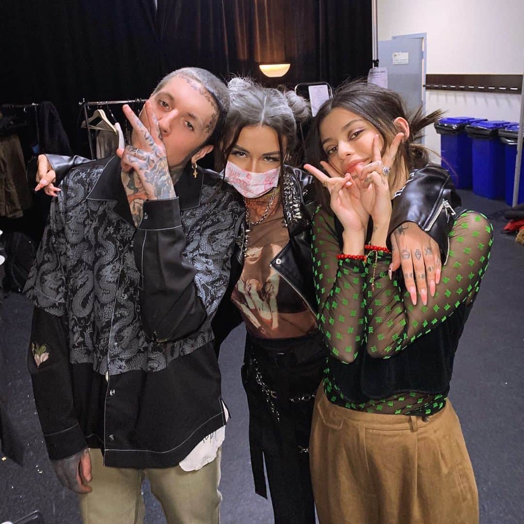Diana Melisonさんのインスタグラム写真 - (Diana MelisonInstagram)「I missed them so much @olobersykes 🖤 @alissic Till the next time, many hugs」2月11日 1時36分 - di_melison
