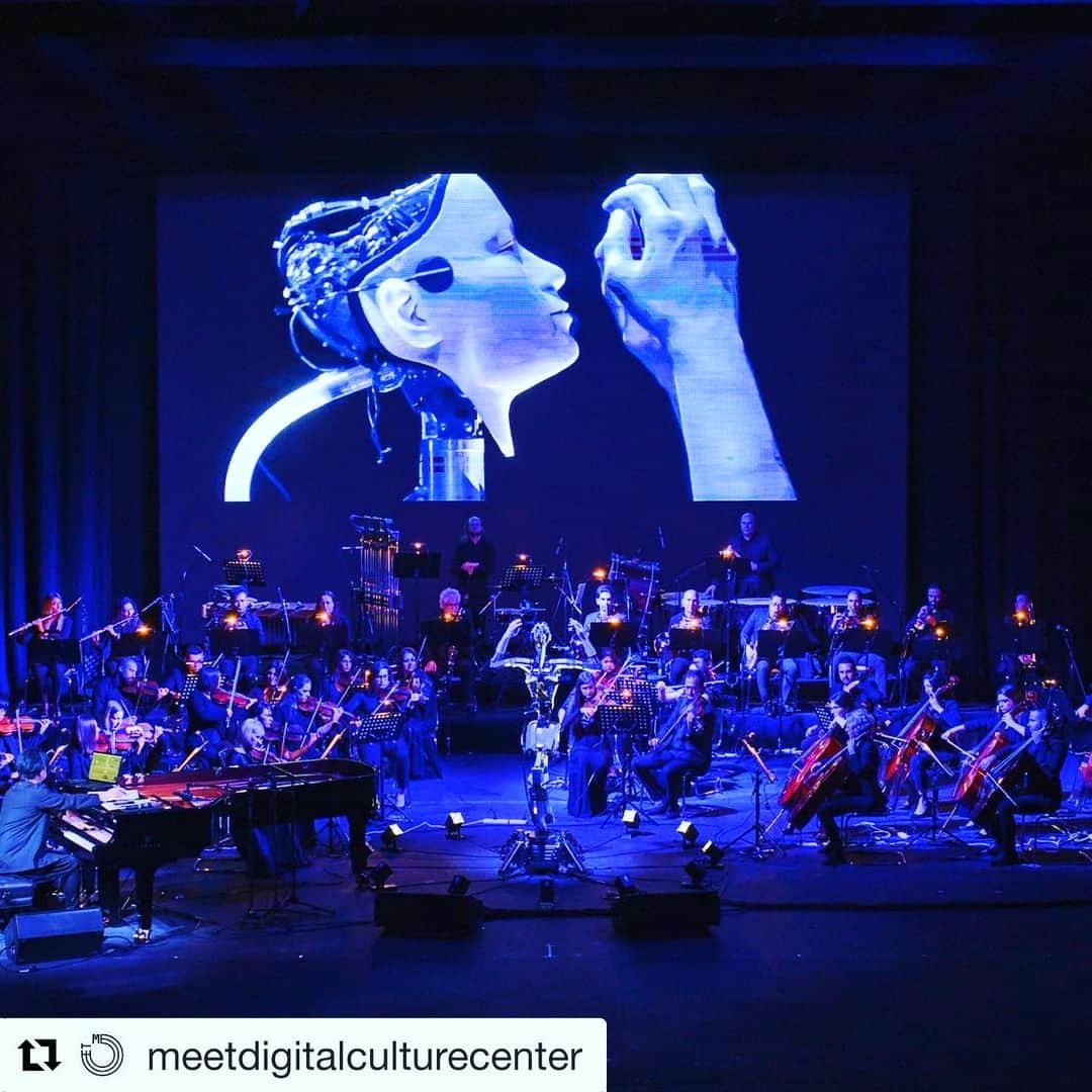 渋谷慶一郎のインスタグラム：「Thank you @meetdigitalculturecenter I’ll come to Milano soon.  #Repost @meetdigitalculturecenter with @get_repost ・・・ Queste foto meravigliose ce le ha mandate il compositore e musicista giapponese #KeiichiroShibuya. Sono relative all'Android opera #ScaryBeauty che Keiichiro-san ha ideato e diretto.  Al centro del palco c'è il #robot umanoide #Alter3, che canta e detta il tempo agli orchestrali, tutte persone in carne e ossa!  Scary Beauty è andata in scena con grande successo nelle scorse settimane allo Sharjah Art Foundation negli Emirati Arabi.  Grazie a @keiichiroshibuy per la sua amicizia e fiducia. Lo aspettiamo presto in Italia.  Credits: @sharjahart @keiichiroshibuy  #culturadigitale #androide」