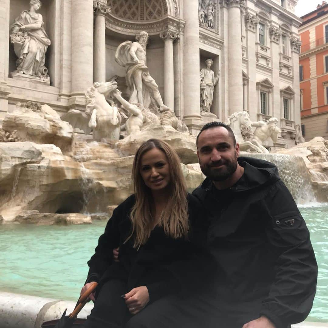 マルチン・ヴァシレフスキのインスタグラム：「short trip to Rome #fontannaditrevi」