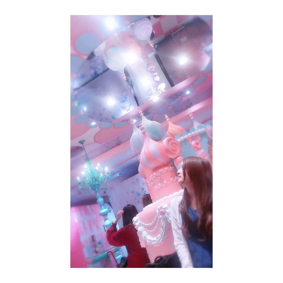 asamiのインスタグラム：「・ ・  理論より感性✩.*˚﻿ ﻿ ﻿ #自分であれ﻿ #繋がれ﻿ #自分で自分を信じて﻿ #もうこれ以上﻿、、 #地球を軽く﻿ #今回満月体にきた﻿ #楽しむ﻿ #理論﻿ #感性﻿ #情報社会﻿ #経験  #優しい世界  #可愛い星」