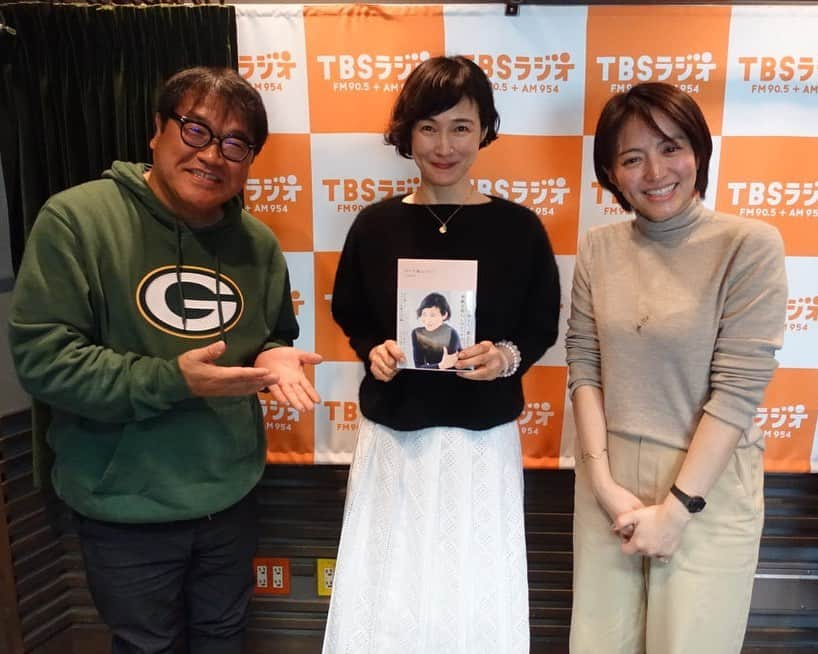 TBSラジオ「たまむすび」さんのインスタグラム写真 - (TBSラジオ「たまむすび」Instagram)「安田成美さんをゲストに迎えて「竹ガム」🥂ガラス工房の名前も決定！  ノリタケ・ナルミの結婚は当時、食器メーカーをザワつかせたそうです😆  そして、夕方からはラジオEXPO📻  玉さんはスナック玉ちゃん「酔いどれまったりトーク」 外山アナは、ACTIONへのゲスト出演✨  金曜コンビ、大活躍🍻  #tama954 #たまむすび  #赤江珠緒 #カンニング竹山 #小田嶋隆 #外山惠理 #玉袋筋太郎 #安田成美 #エッセイ #日々を編んでいく #ガラス工房 #長州の女さんのネーミングセンスの良さ #リスナーさんに感謝 #ラジオEXPO #来てくれた人に感謝 #タブレット純 #半田健人 #高橋芳朗 #宮藤官九郎 #幸坂理加 #ACTION #tbsアナウンサー #明日はたまむすびステージやるよ #tbsラジオ」2月11日 2時26分 - tamamusubi905954