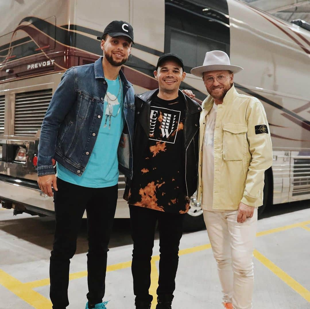 ステフィン・カリーさんのインスタグラム写真 - (ステフィン・カリーInstagram)「My guys @taurenwells @tobymac gave us a show last night. Moments with my girls I'll never take for granted! Psalm 150:6 #citizenofheaven」2月11日 2時35分 - stephencurry30