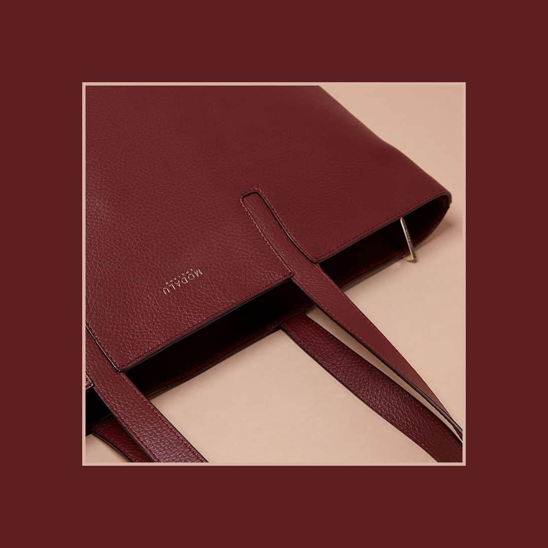 モダルーのインスタグラム：「The Tilda tote is a timeless staple, in a luxe burgundy hue #ModaluMoments」