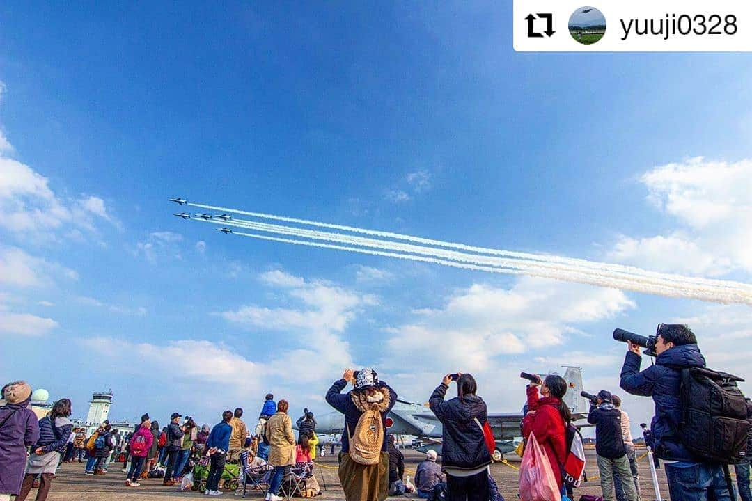 カメラのキタムラさんのインスタグラム写真 - (カメラのキタムラInstagram)「Repost @yuuji0328 様 • • • • • • 航空自衛隊新田原基地  おはようございます😃 祝日🇯🇵も子守で終わりそう 夕方は撮り鉄に出掛けてみようかな🤤 #ブルーインパルスの日 . . 📷6Dmark2 location✈︎ 宮崎県新田原基地　2019 .12.15 . . #新田原エアフェスタ #blueimpulse  #jasdf #11sq #t4 #canon #tokyocameraclub  #ファインダー越しの私の世界 #写真を撮るのが好きな人と繋がりたい #戦闘機撮り隊  #japan_daytime_view  #japan_of_insta  #team_jp_  #deaf_b_j_  #キタムラ写真投稿 #キリトリセカイ #skypassport_photo  #hikouki_club  #airplane_lovers  #total_planes #ig_airplane_club  #lucky_transports  #exciting_vehicles #flightivim #militaryaviation  #fever_locomotion #pasion_por_locomocion #sorakataphoto #広がり同盟」2月11日 9時17分 - camera_kitamura