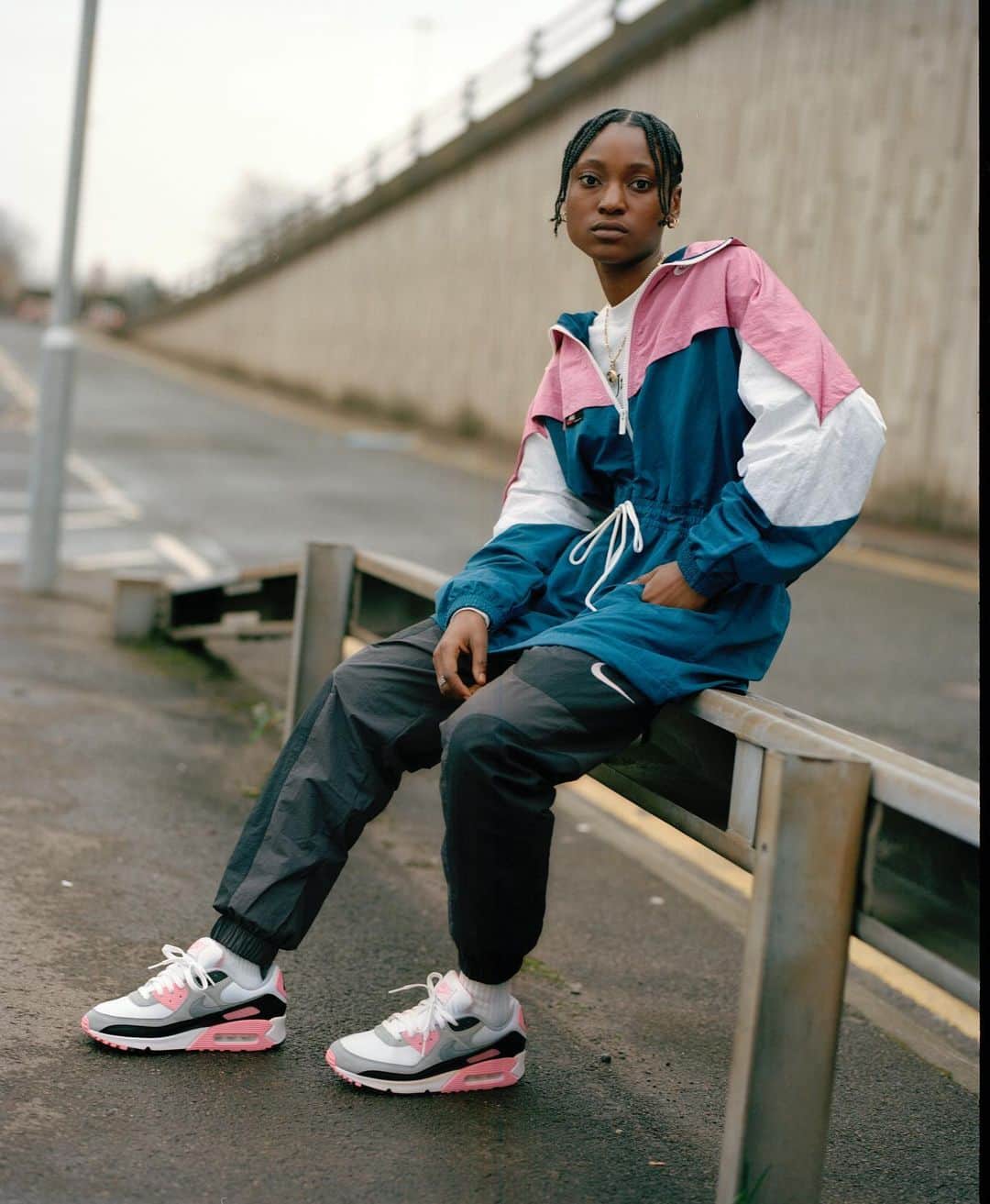 Nike Sportswearさんのインスタグラム写真 - (Nike SportswearInstagram)「For @flohio_, the connection between the Air Max 90 and Grime culture will resonate forever. Today, the South London rapper is inspired by the O.G.s of the scene to create a new wave.⁣ ⁣ Hit the link in bio to shop the recrafted Air Max 90.⁣ #shareyourair #airmax」2月11日 4時22分 - nikesportswear