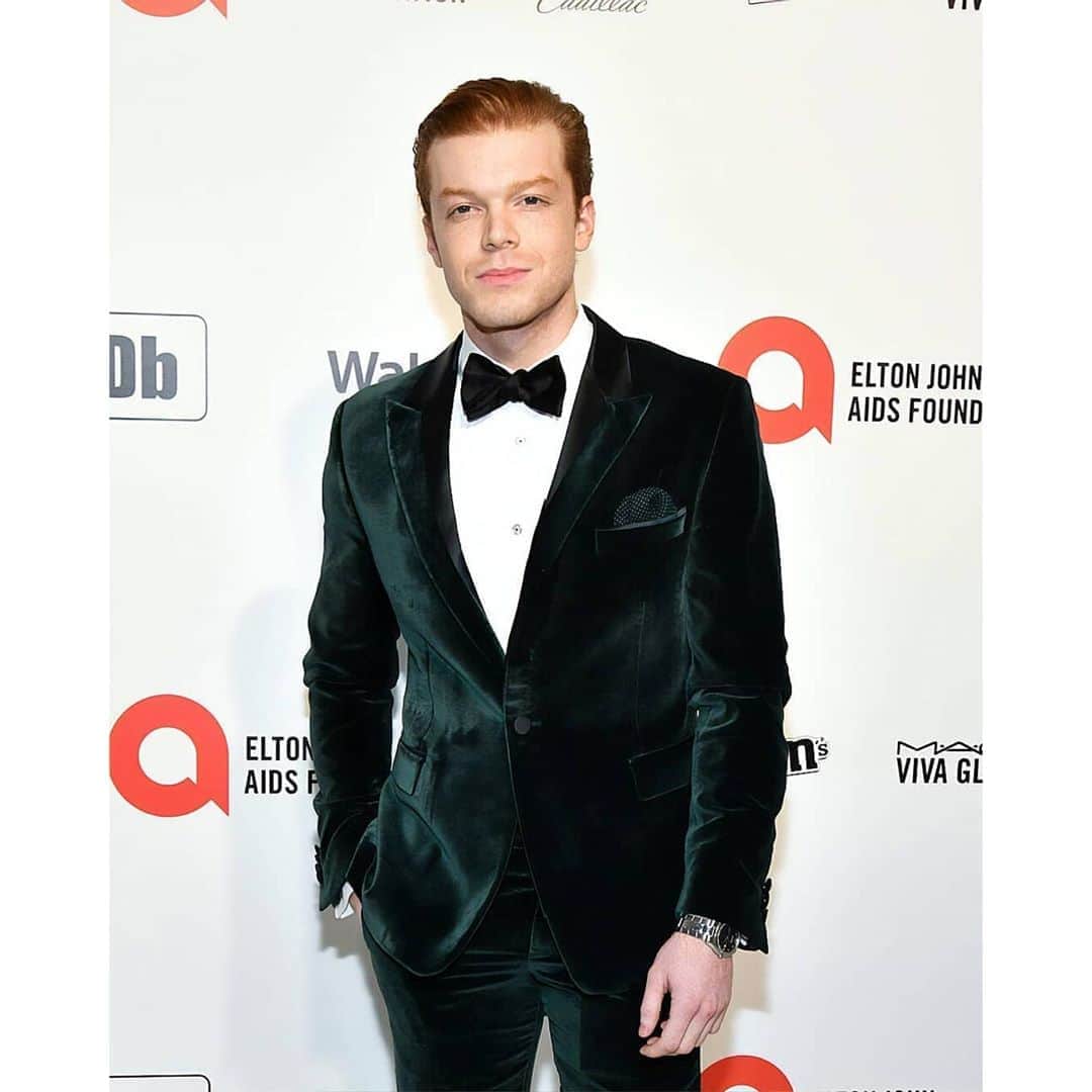 キャメロン・モナガンのインスタグラム：「@ejaf Oscars Viewing party. @EltonJohn AIDS Foundation Academy Awards benefit.  Suit by @paulsmithdesign.」