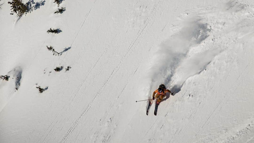 小野塚彩那さんのインスタグラム写真 - (小野塚彩那Instagram)「Thank you @kickinghorsemtn ————> Next @ordinoarcalis . . @freerideworldtour . . Kickinghorseステージ、8位で終了しました。皆言ってたけど、過去にないぐらいスキー女子はハイレベルだったそう。個人的には上の失敗があったけど、思い通りのラインはいけました。刻み過ぎちゃったのが反省点です🙇‍♀️去年、stomp to front flip したクリフを良い形でやっつけれたのは良かったです⛷なかなか難しいですね…残りの2戦、最終戦ベルビエに向けて頑張ります👊. . @thenorthfacejp @tnf_mountain @thenorthface_snow @tnfwomen @atomicski @smithopticsjp @smithoptics.snow @jeep_japan_official @nippon_ski_development . . #neverstopexploring #shemovesmountains #thenorthface #futurlite #weareskiing #sheskis #redstar #bentchetler #chromapop #seemoredetail #grandcherokee #olllllllo #日本スキー場開発」2月11日 5時18分 - ayana_onozuka