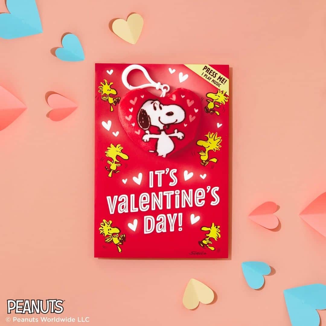 スヌーピーさんのインスタグラム写真 - (スヌーピーInstagram)「Spoil your beloved Peanuts fan this Valentine’s Day with sweet Snoopy greeting cards. This one comes with a removable musical backpack clip! Get yours at @HallmarkStores and Hallmark.com. #linkinbio  #Snoopy #Peanuts #Hallmark #ValentinesDay」2月11日 5時30分 - snoopygrams