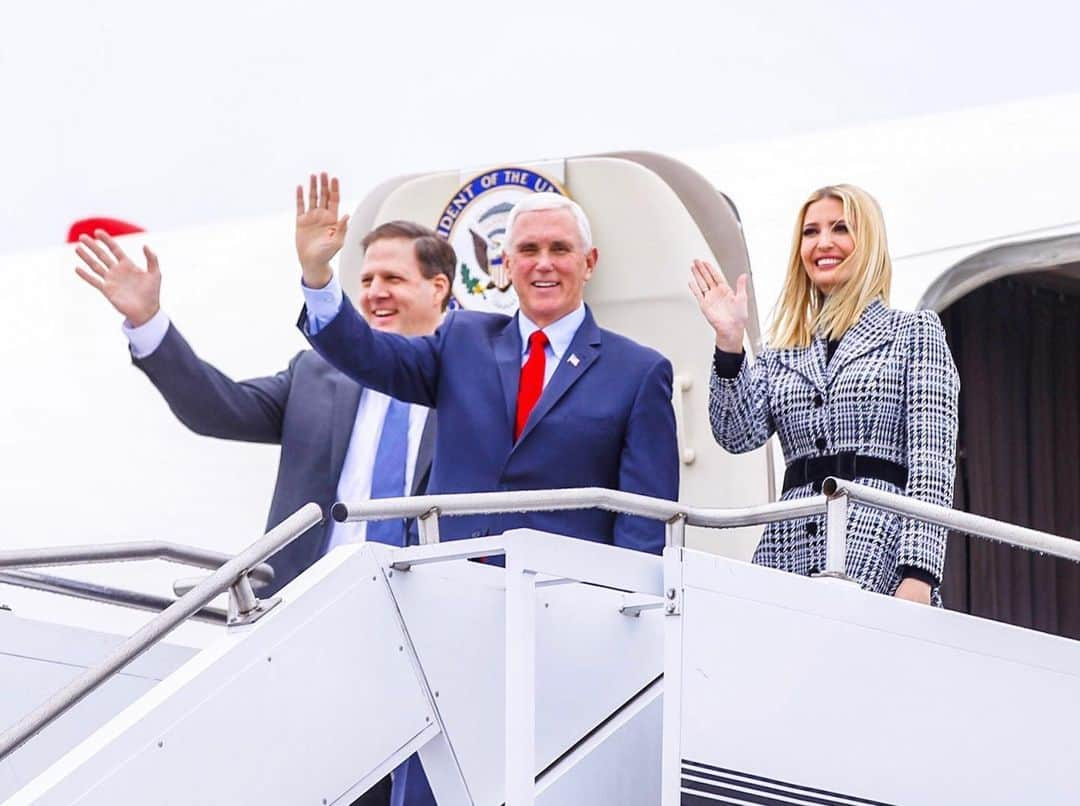 イヴァンカ・トランプさんのインスタグラム写真 - (イヴァンカ・トランプInstagram)「Great to be back in the Granite State with @Mike_Pence and Governor @ChrisSununu . Hello New Hampshire! #LiveFreeOrDie」2月11日 5時41分 - ivankatrump