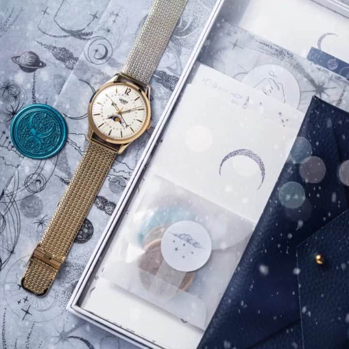 Henry London Official page of Britishのインスタグラム：「It may be cold outside, but our Valentine’s Giveaway is warming hearts! There’s still a few days to enter... scroll down to the competition post to win! @sleepybeestudio . . . #moonphase #moonphasewatch #watchmovement #cosmic #watchmaker #instawatch #horology #mensstyle #zodiacwatch #supermoon #moon #midnight #moonlight #watchaddict #valentinesday #valentines2020 #love #celebrate #forhim #forher #valentine #bemyvalentine #xoxo #whenthestarsalign #starcrossedlovers #iloveyou #calendarwatch #bluemoon #space」