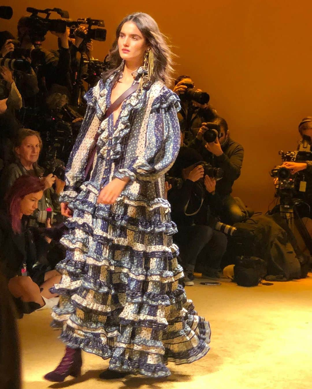 Taki Tanakaさんのインスタグラム写真 - (Taki TanakaInstagram)「#zimmermann #NYFW #fw2020 今日は#ジマーマン のランウェイへ。 全盛期のロベルトカヴァリをゆるっとさせたようなロマンティックBOHOスタイル♡ @zimmermann  @iza_official #izastagram  #ny #newyork」2月11日 6時52分 - tanakataki