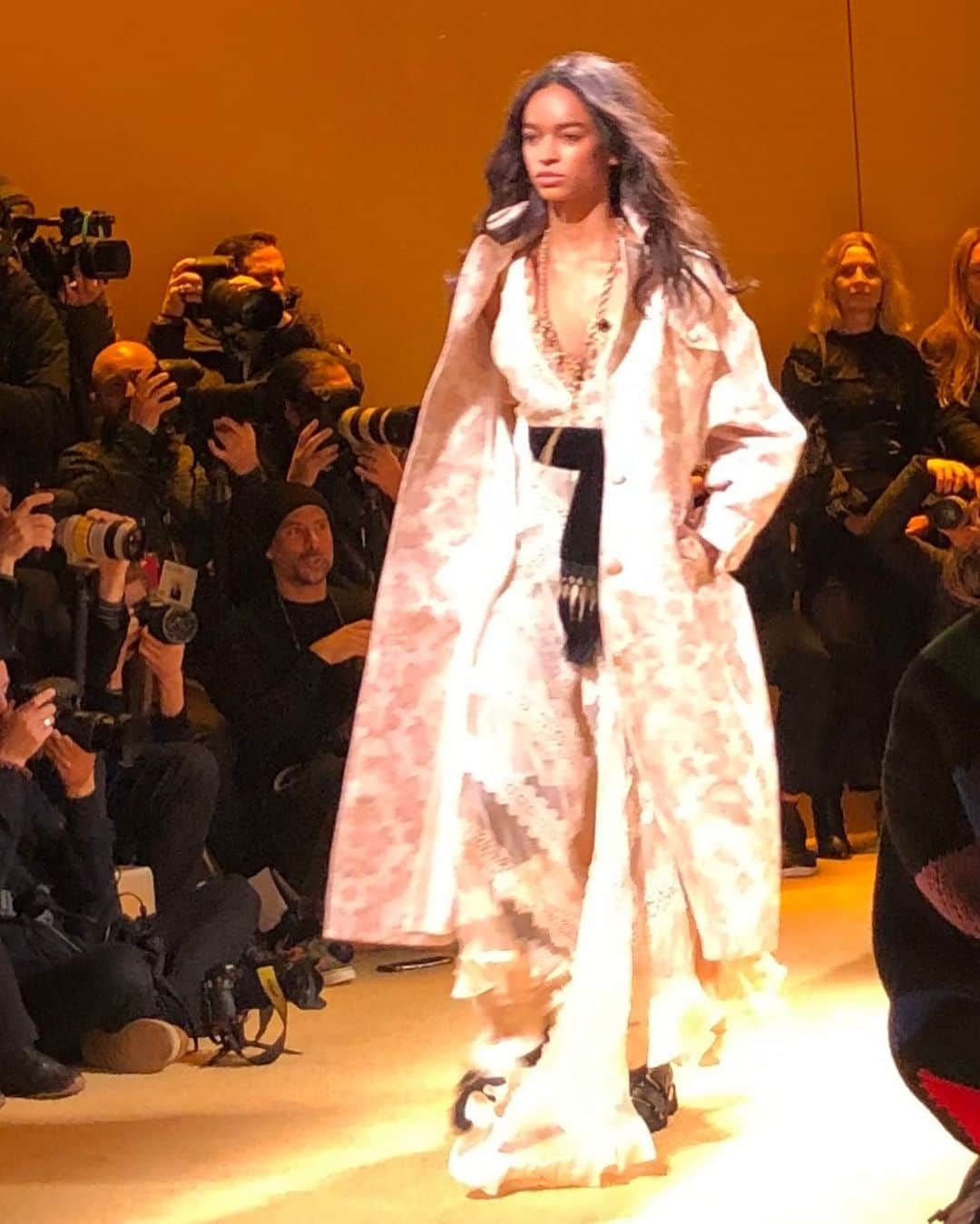 Taki Tanakaさんのインスタグラム写真 - (Taki TanakaInstagram)「#zimmermann #NYFW #fw2020 今日は#ジマーマン のランウェイへ。 全盛期のロベルトカヴァリをゆるっとさせたようなロマンティックBOHOスタイル♡ @zimmermann  @iza_official #izastagram  #ny #newyork」2月11日 6時52分 - tanakataki