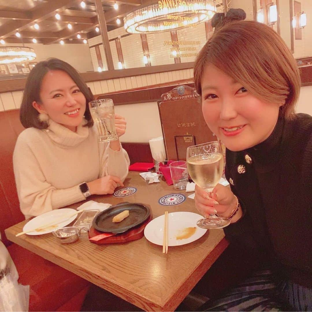 長嶺菜菜子さんのインスタグラム写真 - (長嶺菜菜子Instagram)「﻿ ﻿ 【仕掛けられるよりも﻿ 　仕掛ける方になりたい】﻿ ﻿ ﻿ ﻿ さくらこも私もそういうタイプ👈🤪﻿ ﻿ ﻿ ﻿ 楽しい事が好き﻿ ﻿ イベントも楽しそう！って思ったら﻿ その為だけに時間を作って参加する﻿ ﻿ ﻿ けど﻿ ﻿ イベントをする方﻿ 仕掛ける方がもっと楽しい﻿ ﻿ 好きな空間﻿ 好きな音楽﻿ 好きなお酒﻿ 好きな人﻿ ﻿ そんな好きを集めてのイベントって絶対楽しいよなぁ﻿ ﻿ ﻿ @sakurako_mahaloha  さくらこの行動力と人を巻き込んで幸せにする力はほんと無限大♾﻿ ﻿ ﻿ 沖縄で何か仕掛けよ！﻿ その時は宜しく🤩﻿ ﻿ ﻿ ﻿ レディー・ガガの名言がカッコいい﻿ ﻿ 検索される人﻿ ﻿ 私もそうなりたい﻿ ﻿ ﻿ ﻿ 【高校の時、友達はみんな将来Googleで働きたいて言ってた。けど、私はそこで検索される人になりたいと思ってたの。】﻿ ﻿ ーレディー・ガガー」2月11日 6時55分 - na7co0422