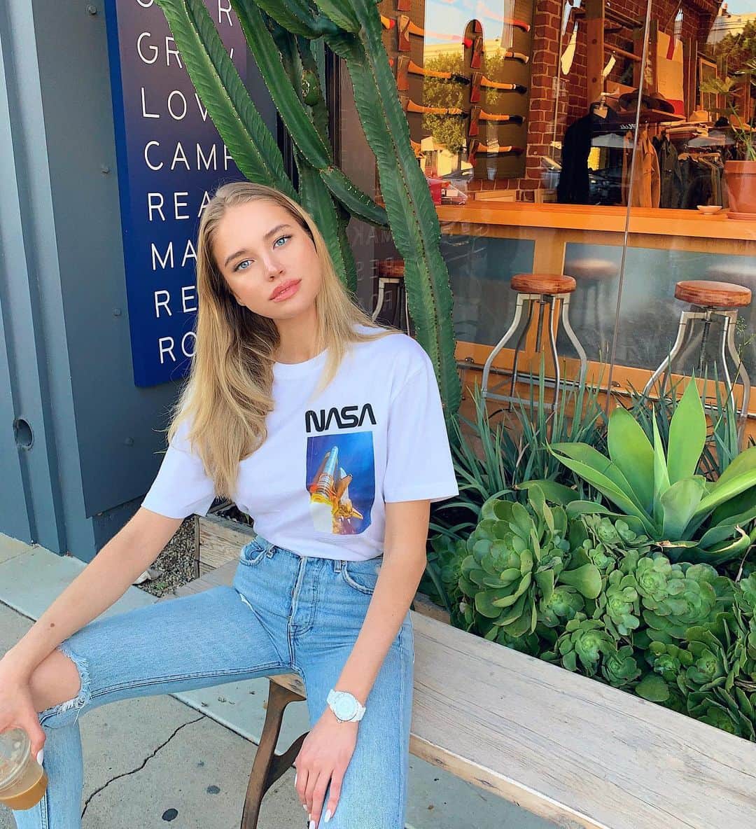 のインスタグラム：「🛸is it too late for me to apply to work for NASA🛸? 👀」