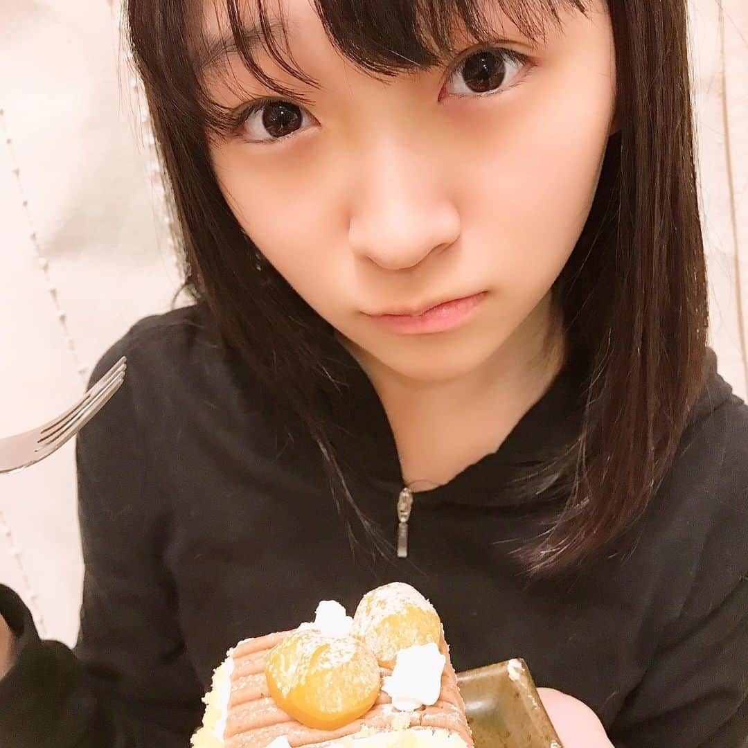 前野えまさんのインスタグラム写真 - (前野えまInstagram)「コストコの新作ケーキ🌰 モンブランバーケーキ🧁 美味しくて朝から食べてる😋 ＊  #モンブラン #モンブランバーケーキ #コストコ #新作 #ケーキ #スイーツ #スイーツ好きな人と繋がりたい #スイーツテロ #スイーツ好き #スイーツ部 #朝の時間 #前野えま  #montblanc #cake #sweets #sweetstagram #marron #yammy #delicious #desert #costco  #followme #i instafollow #instagood #tagsforlikes #tflers #tagsforlikesapp #idol #actor #actress」2月11日 7時17分 - maeno_ema