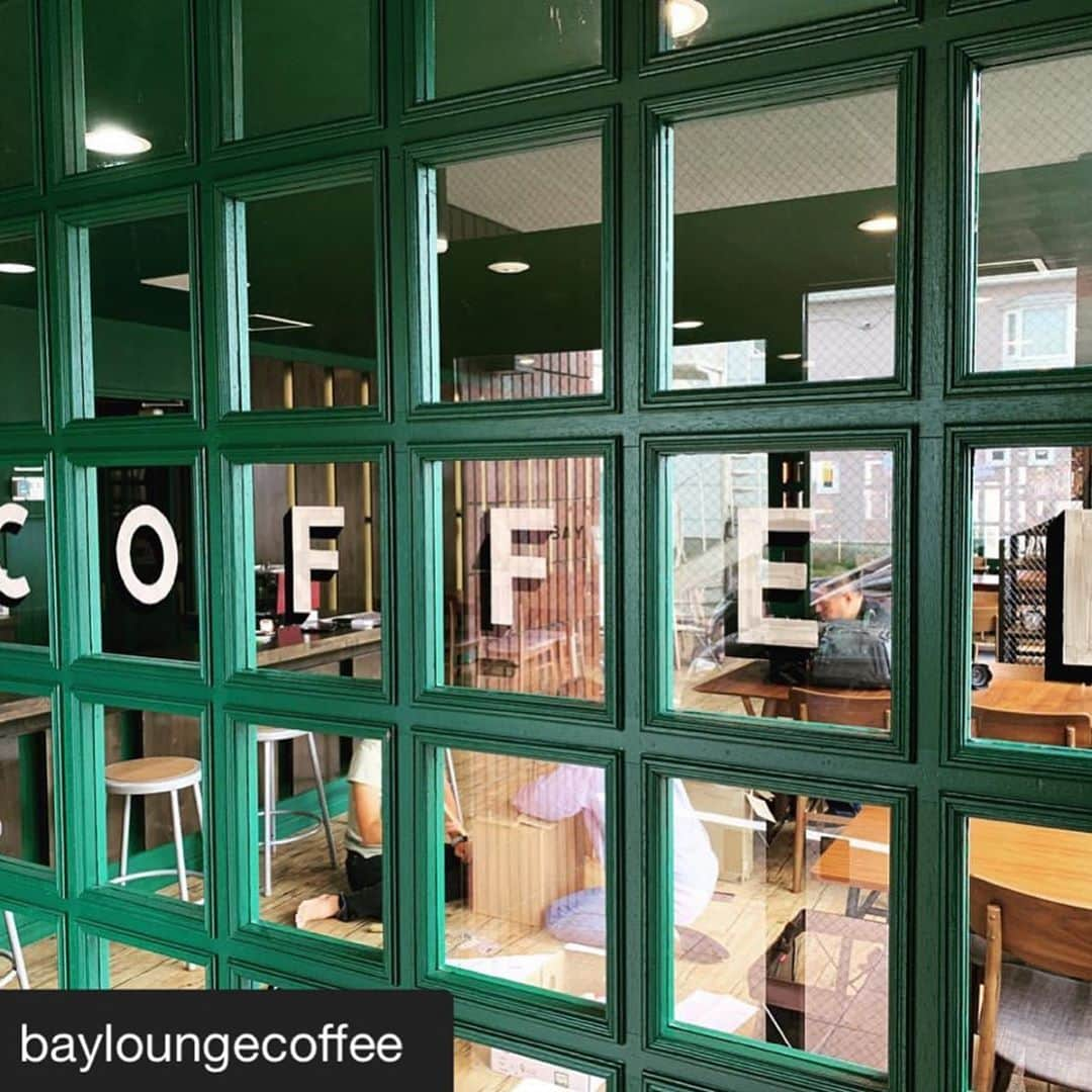 坂口憲二（THE RISING SUN COFFEE）さんのインスタグラム写真 - (坂口憲二（THE RISING SUN COFFEE）Instagram)「◆GOOD MORNING COFFEE‼︎◆ .  @bayloungecoffee .  オープンおめでとうございます！ 当日はTRSCの成澤バリスタも助っ人に行きますので、お時間のある方はぜひ自慢のラテを飲みに来て下さい！ ※大変ご迷惑をおかけしますが、明日12日は都内店舗の営業をお休みさせて頂きます。 .  #repost @bayloungecoffee via @PhotoAroundApp  2020年2月13日(木)Open @bayloungecoffee  広尾町にCoffee shopをOpenする事になりました。 Coffeeがただ好きと言う所からスタートし、ようやく形になりました。 まだまだ不慣れな所は多いですが、皆様に愛されるお店を目指して行きたいと思います。 軽食やテイクアウトも出来ますので、お近くに来られた際はぜひお立ち寄り下さい。 Open 9AM〜5PM Close  Sunday #bayloungecoffee#therisingsuncoffee #hiroo#hokkaido」2月11日 7時09分 - therisingsuncoffee