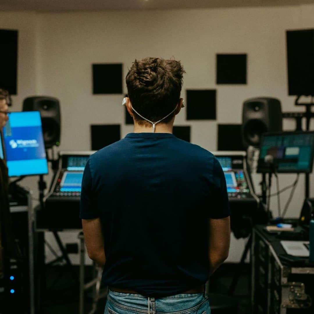 ナイル・ホーランさんのインスタグラム写真 - (ナイル・ホーランInstagram)「Deep concentration in tour rehearsals. Can’t wait to get on the road and see you all. It’s going to be amazing. 📸: @christiantierney」2月26日 3時19分 - niallhoran