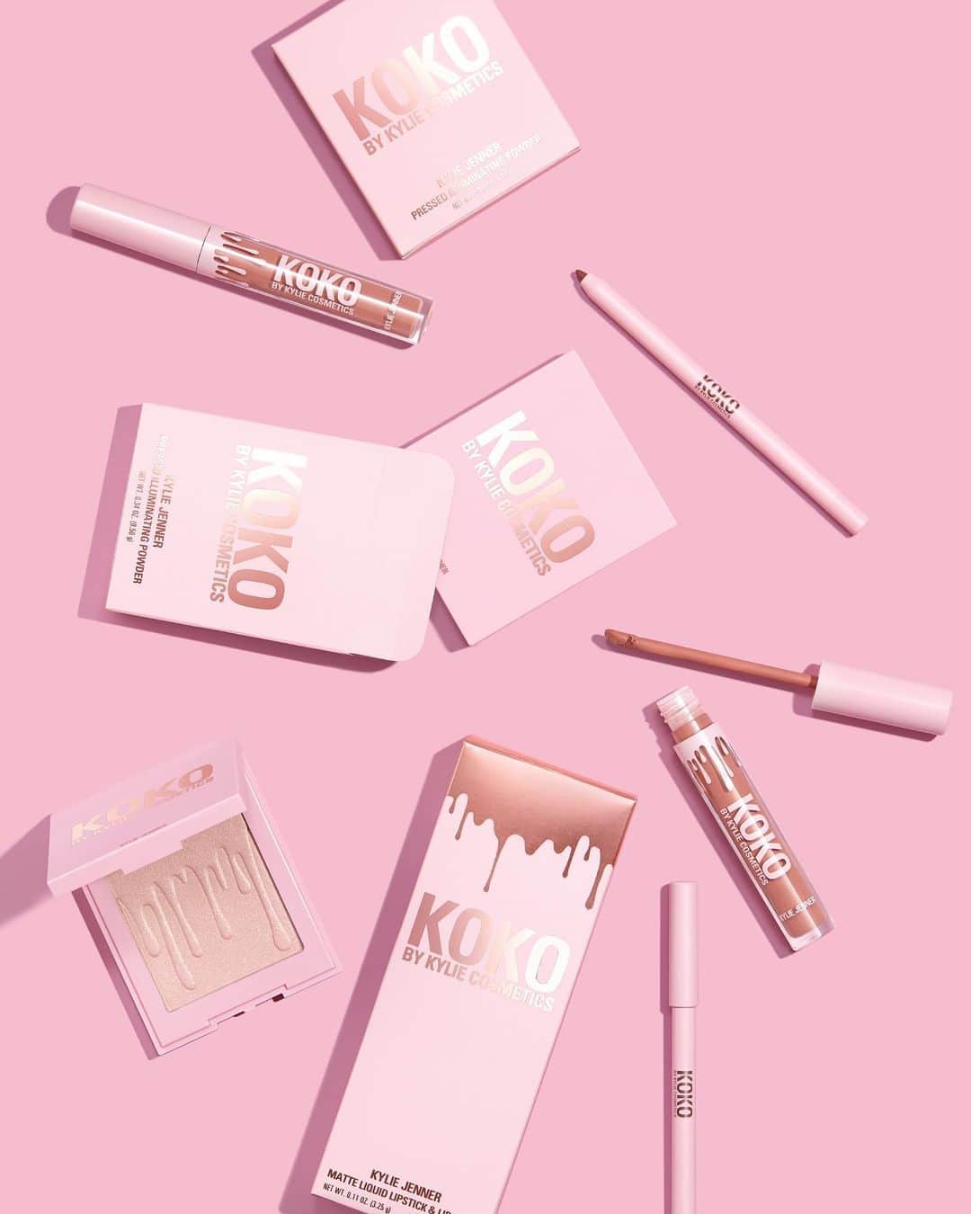 Kylie Cosmeticsさんのインスタグラム写真 - (Kylie CosmeticsInstagram)「NEW ✨ It's a KOKO surprise! @khloekardashian 💕Handbag Ho Lip Pencil is launching as a brand NEW Lip Kit and True Mama kylighter is back by popular demand! 😍 Shop Koko this Friday 2.28 9am pst on KylieCosmetics.com 💋」2月26日 1時56分 - kyliecosmetics