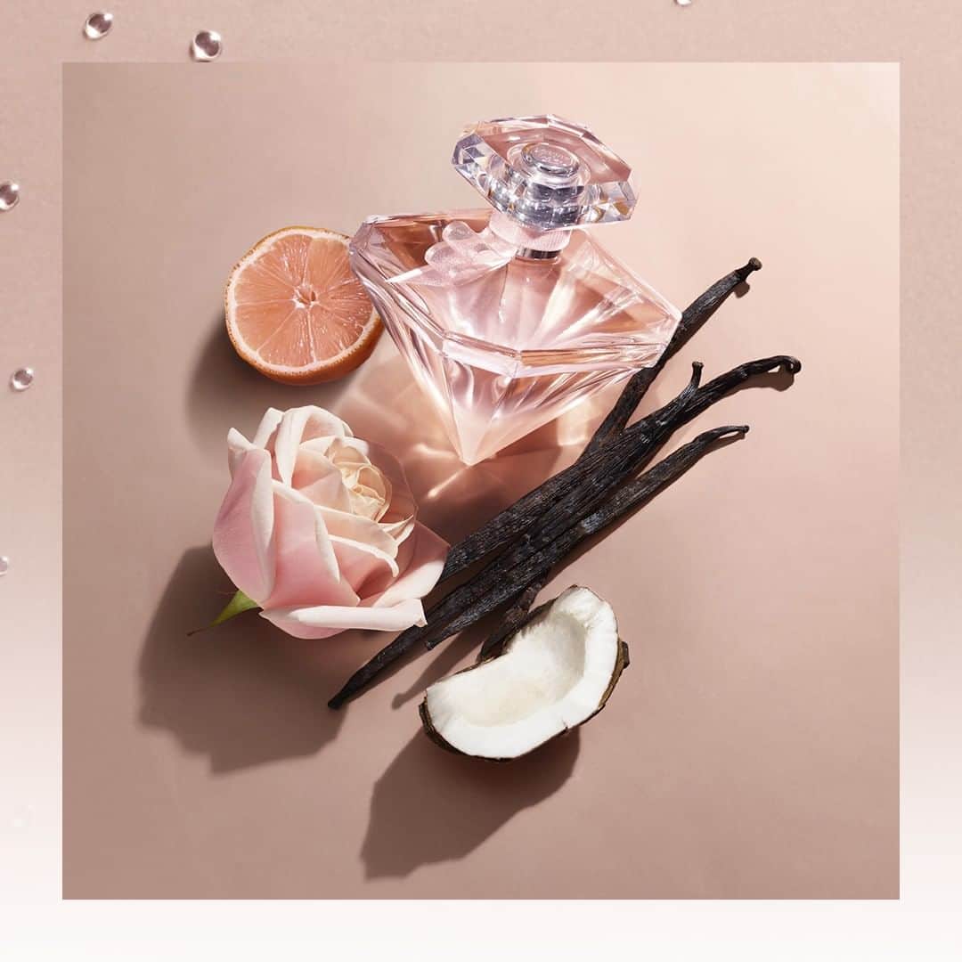 Lancôme Officialさんのインスタグラム写真 - (Lancôme OfficialInstagram)「Born from the encounter of a shimmering Rose, with the freshness of Bergamot, the softness of Coconut and Vanilla Essence -La Nuit Trésor Nude, a delicate scent as unique as you are.  #Lancome #LaNuitTresor #Fragrance #lovewithnofilter​」2月26日 1時59分 - lancomeofficial