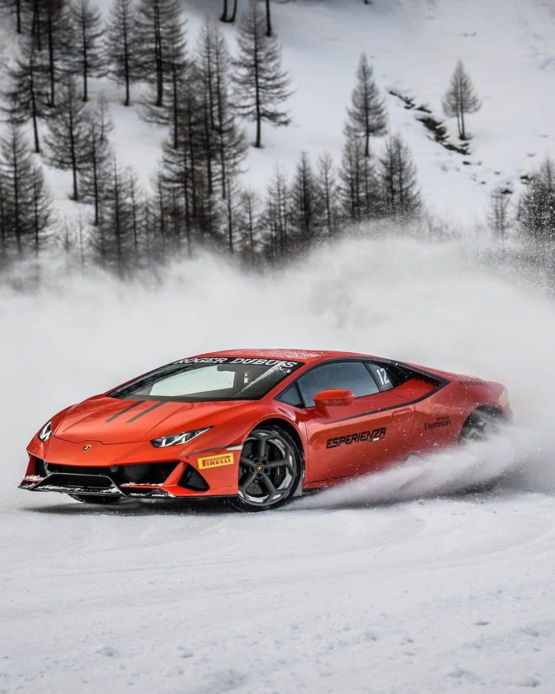 ランボルギーニさんのインスタグラム写真 - (ランボルギーニInstagram)「Feel the adrenaline rush of experiencing a real breathtaking adventure across the pure and snowy landscapes of Livigno, a pearl perched on the Italian Alps. This is Lamborghini Accademia Neve, with our incredible Huracán EVO and Urus.  #Lamborghini #HuracanEVO #Urus #LamborghiniAccademiaNeve #Livigno #Snow」2月26日 2時01分 - lamborghini