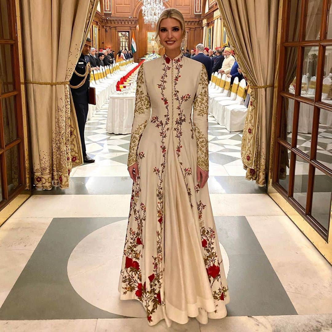 イヴァンカ・トランプさんのインスタグラム写真 - (イヴァンカ・トランプInstagram)「It was an honor to join President Kovind at a beautiful banquet in honor of @POTUS and @FLOTUS’s visit to India. 🇺🇸🇮🇳」2月26日 2時16分 - ivankatrump