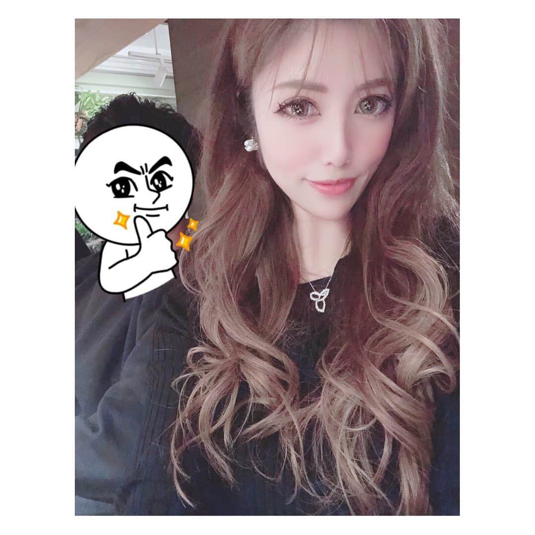 箕田 みなみのインスタグラム：「2020.2.23✨ 結婚5周年💍✨✨ これからもよろしくお願いします🥰💓 ・ ・ #結婚記念日 #結婚5周年  #夫婦デート  #これからもよろしくね  #ケンカした事ない  なぜなら #主人が優しいから  うちは主人の優しさで成り立っております🙇‍♀️笑💓 最大の愛情表現とは相手に自由を与える事☆ #感謝　笑」