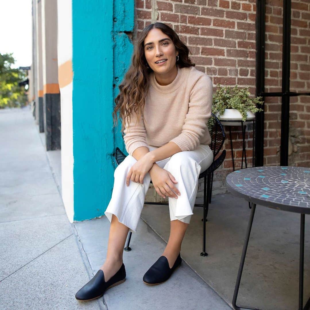 トムズシューズのインスタグラム：「The ultimate weekend-to-work shoe.」
