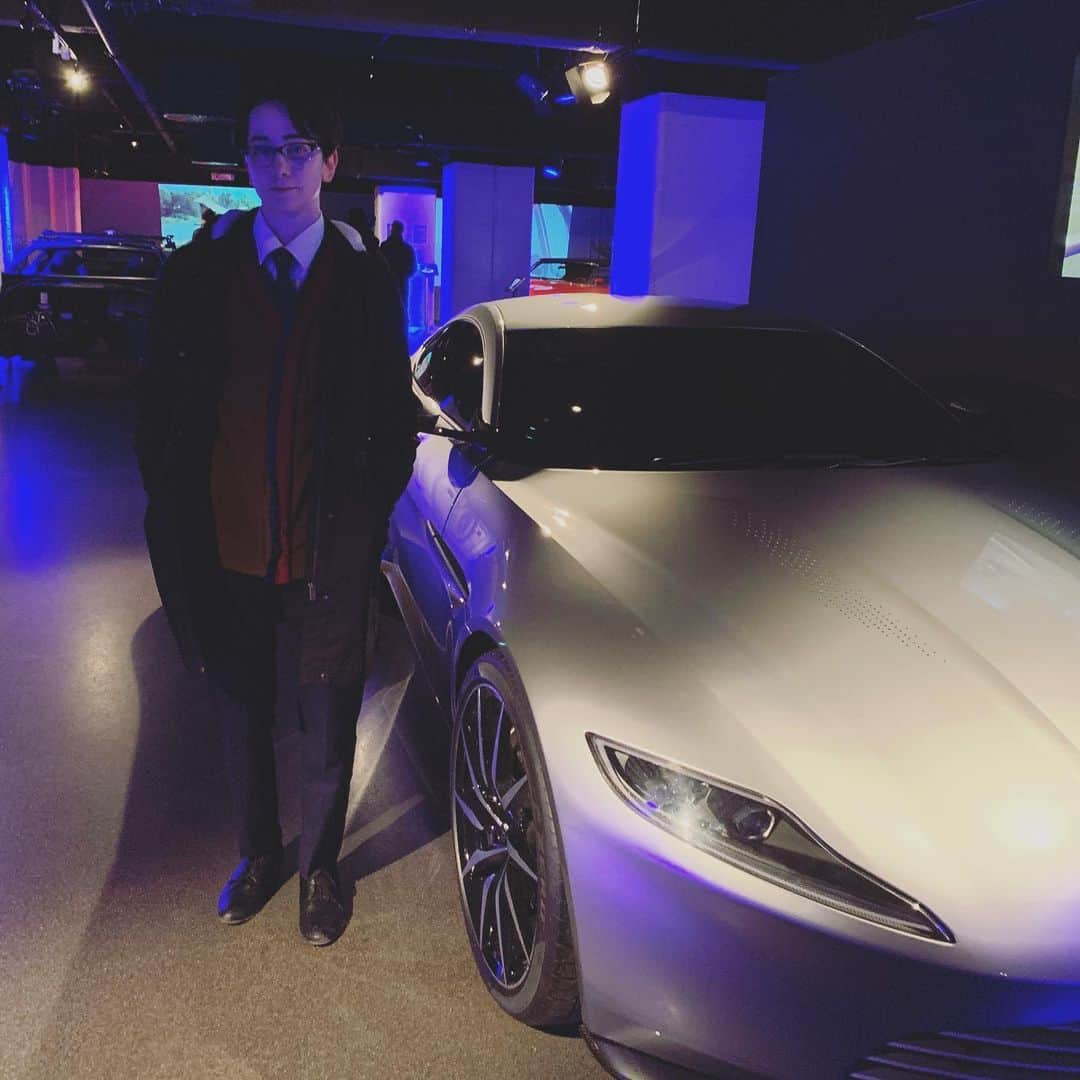 姫沢のインスタグラム：「☕️✨💻👓 #skyfall #007 #quartermaster #007cosplay #skyfallcosplay #astonmartin #notimetodie #qcosplay」