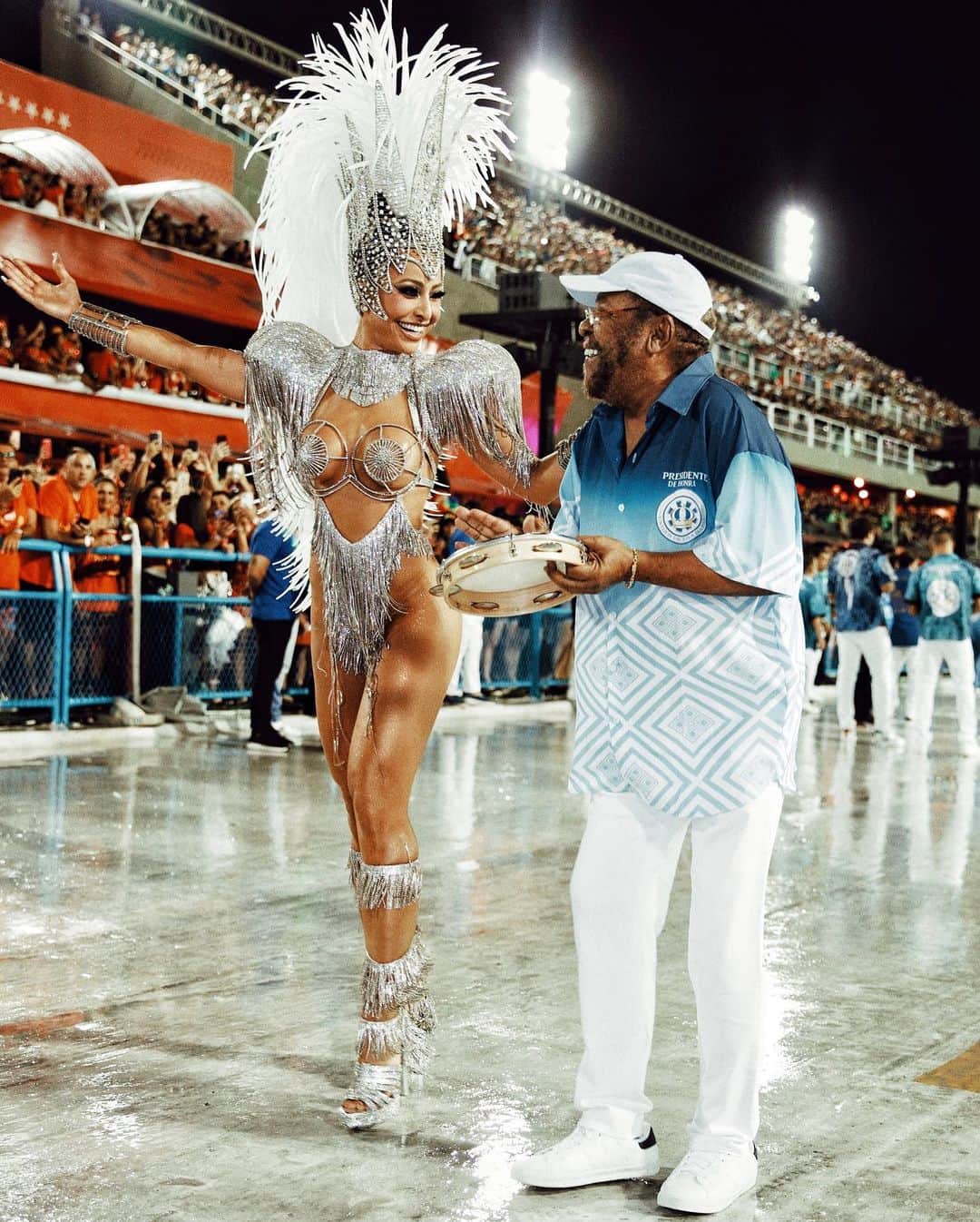 サブリナ・サトウさんのインスタグラム写真 - (サブリナ・サトウInstagram)「Sou da Vila, não tem jeito Fazer samba é meu papel Fiz do chão do Boulevard meu céu... #carnaval #carnaval2020 #carnavaldasabrina」2月26日 2時57分 - sabrinasato