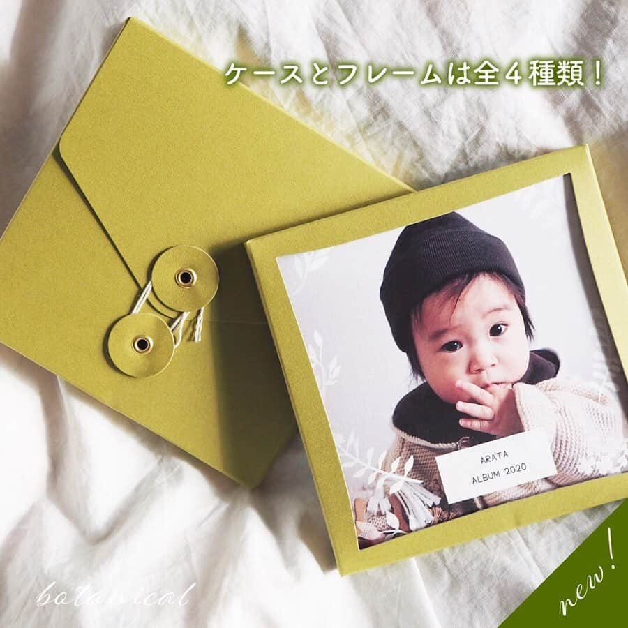 Babyful Storeさんのインスタグラム写真 - (Babyful StoreInstagram)「＼📚✨フォトブック新発売！／ . ベビフルの写真入りグッズに、 「飾るフォトブック」が新登場です📖💓 . 写真の整理に、 思い出の記録に✍️... . 本棚にしまいがちな フォトアルバムやフォトブック。 . ベビフルのフォトブックは、 壁や棚に「かわいく、お洒落に飾る」ことができる という点が大きな魅力です🥰❣️ . ⬇️フォトブックデザイン 🐻🎪【 waku waku animals 】 🌼💗【 pastel flowers 】 🌿🌿【 botanical 】 ▫️▪️【 simple square 】 . ⬇️フレーム・ケースカラー ●サーモンピンク ●ライトブルー ●グレージュ ●カーキ . 卒園・入園・進級の記念に、 おもいでをカタチに残しませんか？✨ . 🌸🌸🌸🌸🌸🌸🌸🌸🌸 . . ＼🎟🤲 ¥𝟮𝟬𝟬𝗼𝗳𝗳クーポン ✨／ . ✅ 𝗟𝗜𝗡𝗘友だち限定！ 👑 ベビフルショップで使える、 お得なクーポンを𝗟𝗜𝗡𝗘にて配布中🐻🐰 . ✅ ベビフル公式𝗟𝗜𝗡𝗘友だち追加は、 プロフィールのURLから⬇️⬇️ @babyful_official . Special thanks...❤︎ #ベビフルグッズ モデル👧🏻👦🏻👶🏻 ⬇️ ◼︎ @yumimakohome さん ◼︎ @koto.koto___ さん ◼︎ @ennmoo1208 さん ◼︎ @______ara.m さん . . #ベビフル #フォトブック #ベビフルフォトブック #マグカップ #ベビフルマグカップ #ギフト #プレゼント #ベビフルグッズ #誕生日プレゼント #お父さん #お母さん #おじいちゃん #おばあちゃん #家族 #感謝 #ありがとう #育児 #子育て #成長記録 #育児記録 #こども #赤ちゃん #親バカ #親バカ部 #孫」2月25日 18時15分 - babyful_official