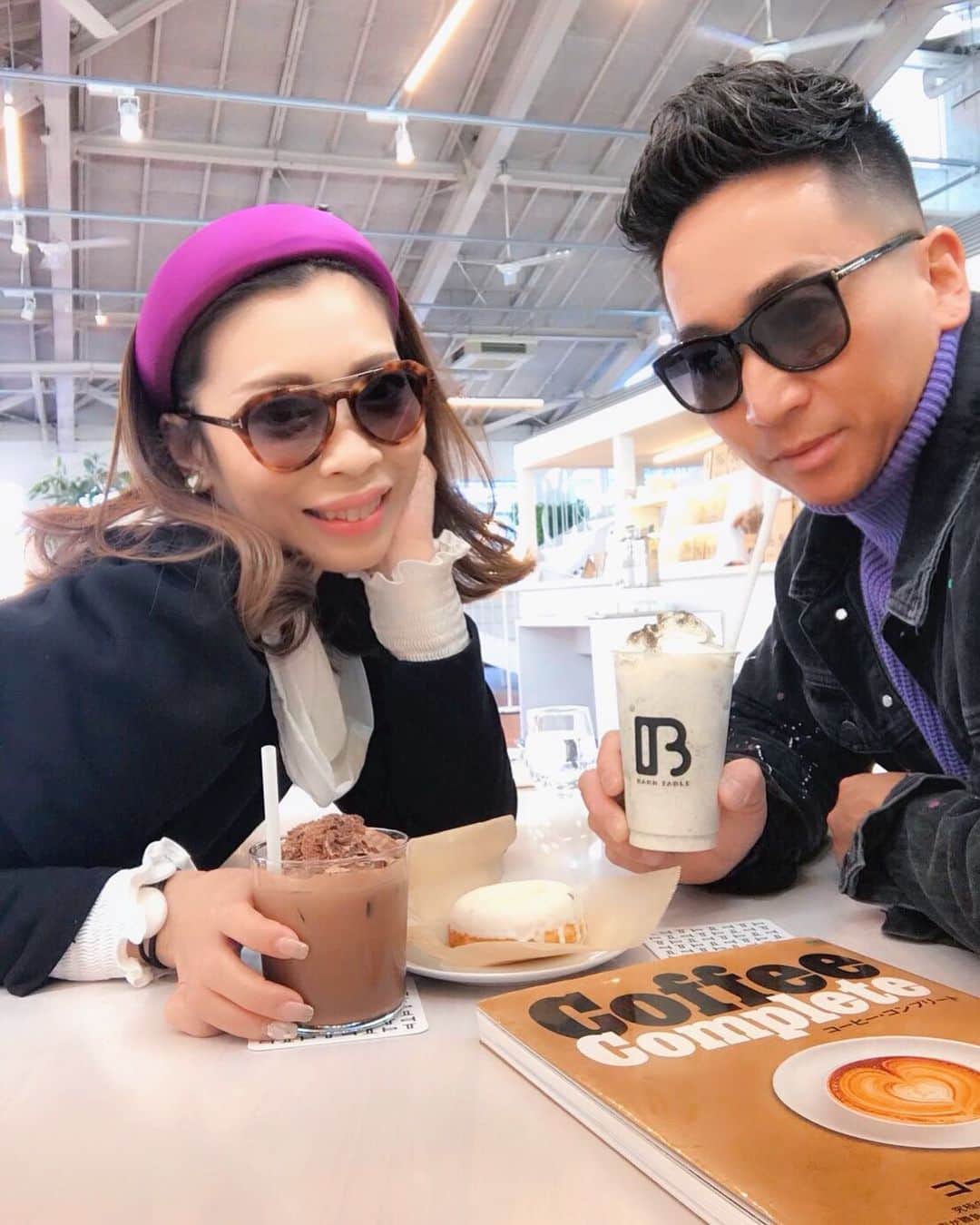 Tadashi Itoのインスタグラム：「🍩 ・ ・ 静岡のcafe☕️ @barntable ・ ・ アールグレイシェイク美味かった😋🍦 ・ ・ 気持ち入れ替えて減量💪🏽😩 ・ ・ ・ #cafe #barntable #fashion #tomford #zara #couplephoto #instalike #カフェ #カフェ巡り #ファッション #トムフォード #ザラ #夫婦 #夫婦コーデ #カップルフォト #おしゃれさんと繋がりたい」