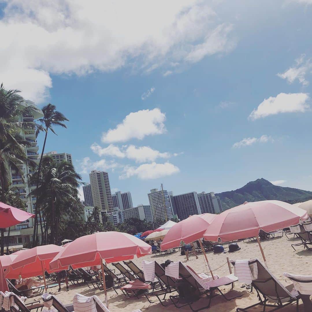 Tiaraのインスタグラム：「楽しい時間はあっという間に終わったね☺️ ◡̈⃝︎ ◡̈⃝︎ #ハワイ #ハワイ旅行 #ハワイ大好き #ハワイ好きな人と繋がりたい #妄想ハワイ #ハワイ暮らし #ハワイフォトアワード2020 #tabijyomap_hawaii #tabijyo_beach #happyday #happytime #ありがとう❤️ #royalhawaiianhotels」