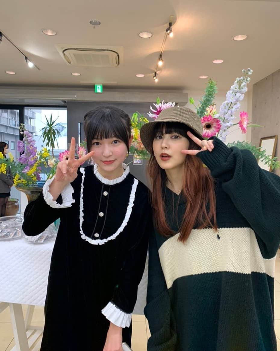 野崎奈菜さんのインスタグラム写真 - (野崎奈菜Instagram)「﻿ 大大大好きな菅沼ゆりさんにliquemの展示会で会って写真を撮っていただきました…☺︎﻿ 綺麗で、優しくて、同じくらいの身長というところでも本当に大好きです。﻿ ﻿ ありがとうございました🤍﻿ ﻿ #菅沼ゆり　#ゆりっぱ　さん﻿ #野崎奈菜﻿」2月25日 18時46分 - lunelapin_na7