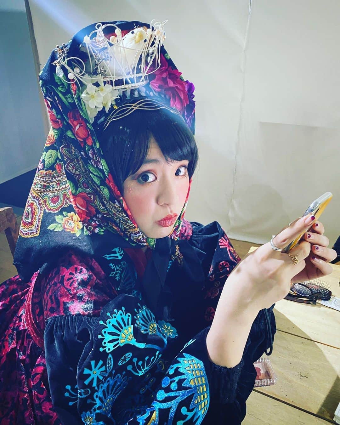 小春のインスタグラム：「#姉カメラ  MV見たかね」
