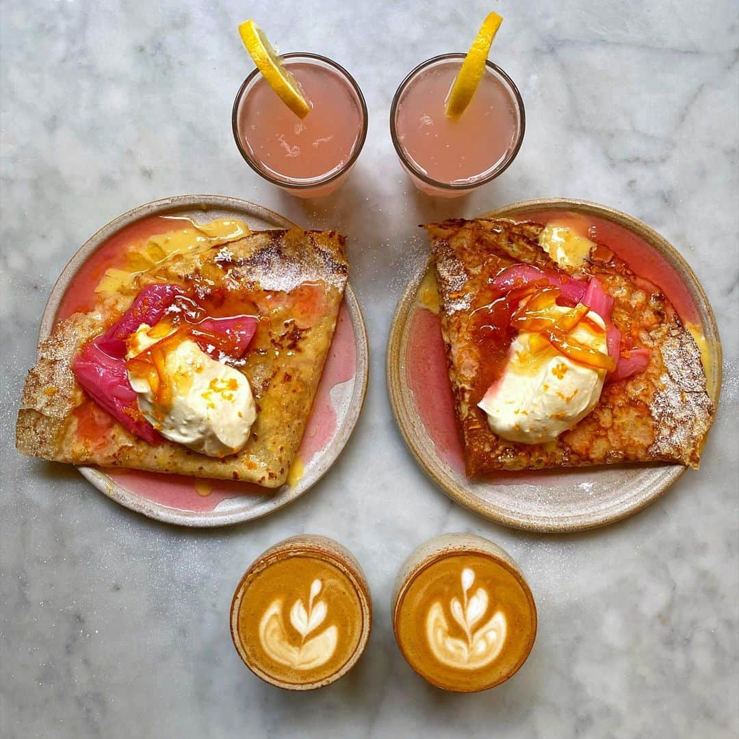 Symmetry Breakfastのインスタグラム：「Happy Pancake Day y’all, to me, it’s more important than Christmas, Easter, birthdays, the lot! Back again at @stoneystreet26 just a few hours after coming for dinner last night ❤️ Rhubarb and orange custard pancakes 💖💖💖 that make my pink heart sing #symmetrybreakfast #stoneystreet @26grains @henriettainman」