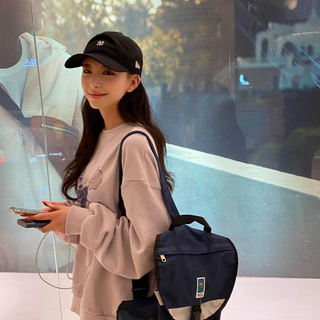 Chuuのインスタグラム：「데일리템으로 맨투맨만한건 없죠?? 편한데 예쁨까지❣️❣️ #chuuseoul」