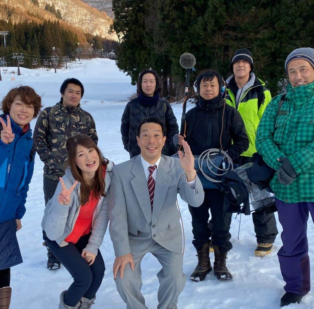 小宮山瑞季さんのインスタグラム写真 - (小宮山瑞季Instagram)「3月末で土曜はこれダネッ！と、芸能界を引退することを発表した末吉くん。 どこに行っても全力で、低姿勢で、みんなから愛される末吉くん。 仕事やプライベートの相談もするほど、大好きな頼れる先輩です。 末吉くんの第2の人生、わたしは全力で応援します◡̈⃝︎⋆︎* 番組卒業まで残り１ヶ月ですが、一緒に頑張りましょう～⸌⍤⃝⸍ ・ そして末吉くんと一緒に思い出を作りたい方を長野放送HP、これダネッ！ツイッターで大募集しています✌💫 今日までの締切なので、ぜひご連絡ください！ よろしくお願いします🌷.* ・ #末吉くん #芸人引退 #土曜はこれダネッ #卒業 #graduation #平泉成 #モノマネ #もう見られない #細すぎて伝わらないモノマネ #大好きだったのに #さみしい #新しい道 #第2の人生 #全力で応援します #ありがとう #thankyou #春は別れの季節 #出会いの季節 #長野放送 #アナウンサー #小宮山瑞季 #今日のこみぃ」2月25日 19時24分 - komiyama_mizuki