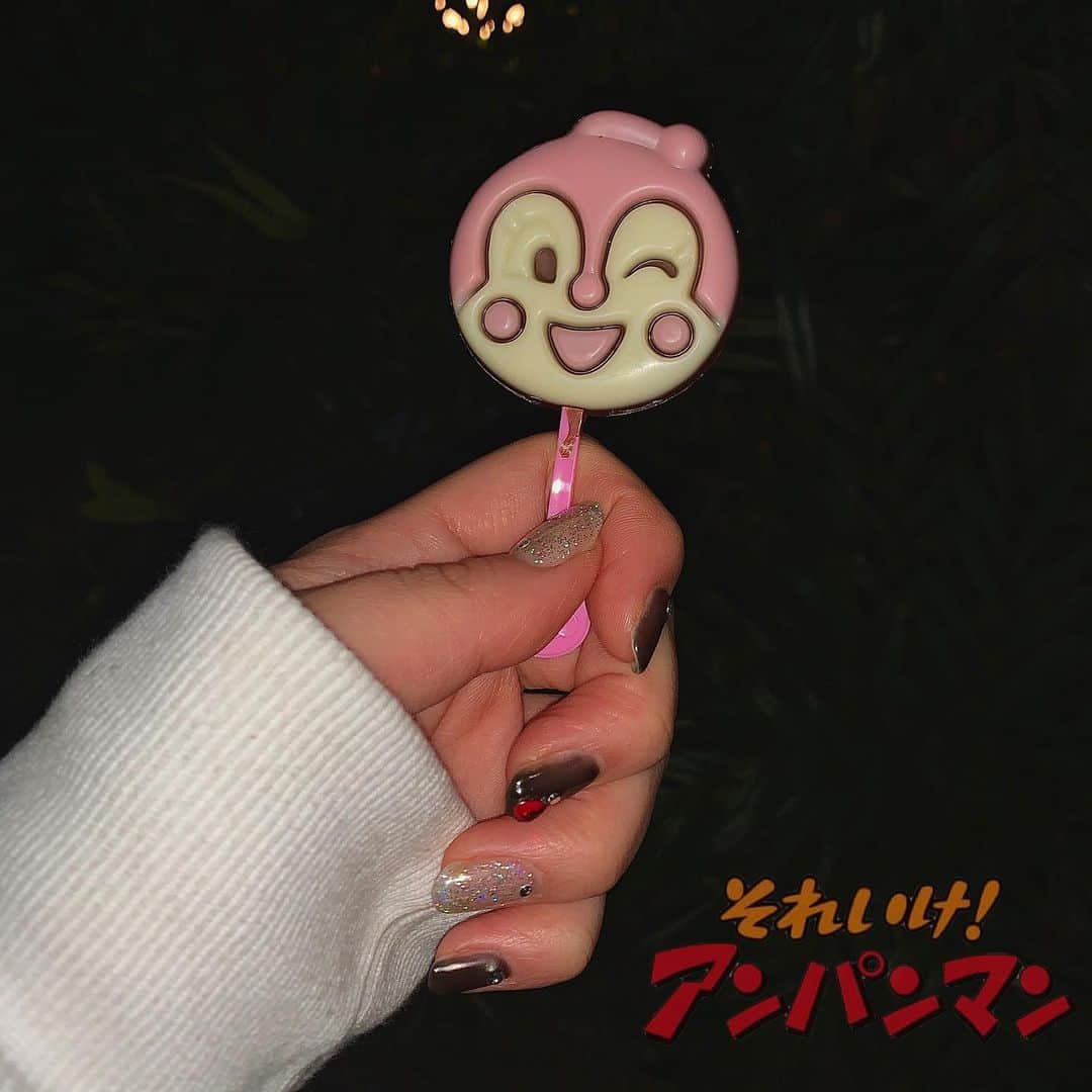 瀧澤彩夏のインスタグラム：「アンパンマンチョコ最強  #anpanman #chocolate #azukibreadman #dokinchan #nail #アンパンマン #チョコ #そして #まみがやってくれたネイル #ネイル」