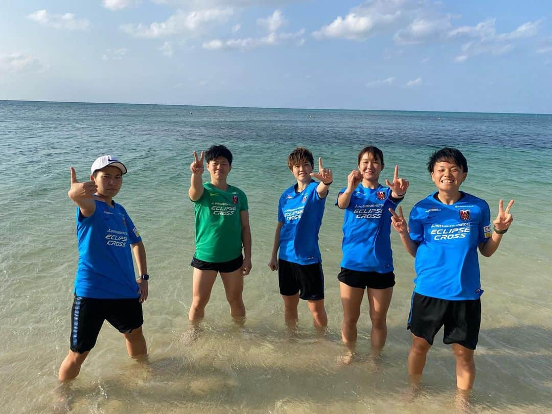 南萌華さんのインスタグラム写真 - (南萌華Instagram)「沖縄合宿が終わりました💪 素晴らしい環境の下キャンプできたことに感謝して、開幕に向けてチーム全員で良い準備していきます😊 梢さん同部屋ありがとうございました😋✌️ #沖縄 #浦和レッズレディース」2月25日 19時43分 - moeka_1207