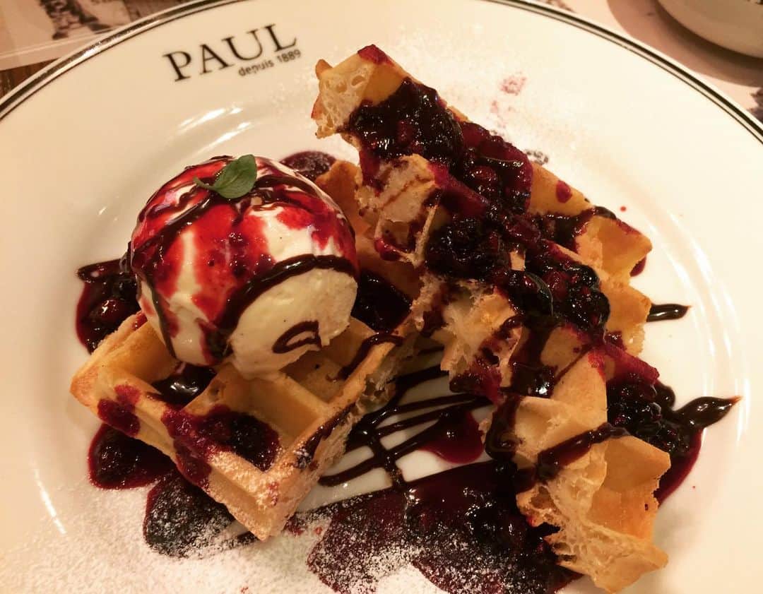 小柳津真由美さんのインスタグラム写真 - (小柳津真由美Instagram)「PAULのワッフル！  #スイーツタイム #PAUL #ベリーワッフル #小柳津真由美」2月25日 19時50分 - mayumioyaizu