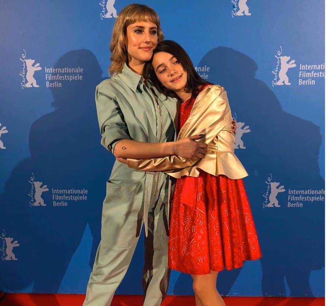 NINA PARKさんのインスタグラム写真 - (NINA PARKInstagram)「From Madrid to @Berlinale ~ Happy to worked w this super cutie & spanish actress Natalia De Molina @nataliademolina again to presented her new Movie #LasNiñas ___________________________________________________ Mngmt @ruth_franco_talent || #Styling @_freddyalonso in @stellamccartney || #MakeUp by Me @ninaparkbeaute for @ballsaal_artist_mgmt used #Products @chanel.beauty ___________________________________________________ #NataliaDeMolina #redcarpet #berlinale #filmfestival #actress #spain #celeb #beauty #mua #hair #style #chanel #instatravel #연예인 #여배우 #베를린 #레드카펫 #샤넬 #메이크업 #헤어스타일 #セレブ #女優 #レッドカーペット #メイクアップ #髪型」2月25日 19時58分 - ninaparkbeaute