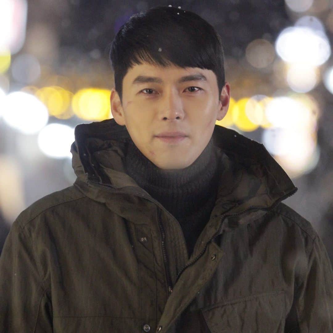 ヒョンビンのインスタグラム：「Can’t stop thinking about Captain Ri, hbu? —— #hyunbin #현빈 #ヒョンビン #玄彬 #crashlandingonyou #사랑의불시착」