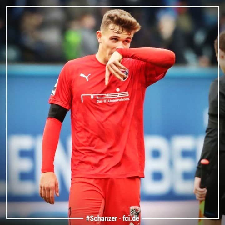 FCインゴルシュタット04さんのインスタグラム写真 - (FCインゴルシュタット04Instagram)「Mund abputzen und WEITER‼️ #Schanzer sein, das heißt immer wieder aufzustehen 👊⚫️🔴 . . #immerweiter #Schanzerdassindwir #Schanzerfürimmer #comeback #kämpfen #fight #Reaktion #gemeinsam #zusammen #Heimspiel #AudiSportpark #zamhoidn #dahoam #soccer #football #fußball #fussball #3liga #zeigtsuns #Fu3ball #DennisEckertAyensa #EckertAyensa #Ayensa #mundabputzen #weiter」2月25日 20時00分 - dieschanzer