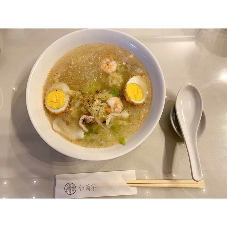 井上瑠夏のインスタグラム：「😋🥢😋 . .  熊本  郷土料理﻿ 太平燕 (タイピーエン)のお店☺︎﻿ ﻿ ﻿ 写真5枚あります→→🤤 ﻿ ﻿ 熊本の上通りっていうとおりにある﻿ 【紅蘭亭】という中華料理屋さん🍥🥢﻿ ﻿ ﻿ 春雨 の麺に鶏ガラと豚骨スープで味つけ？がされていて 野菜と海鮮もたっぷりで﻿ 優しい味わいです✨﻿ ﻿ いろんな種類の料理があったので﻿ 家族でわけっこして食べました〜☺️﻿ ﻿ ﻿ #熊本﻿ #熊本グルメ  #紅蘭亭  #タイピーエン  #中華料理 #上通りパビリオン店  #熊本行ってみるーちゃん」