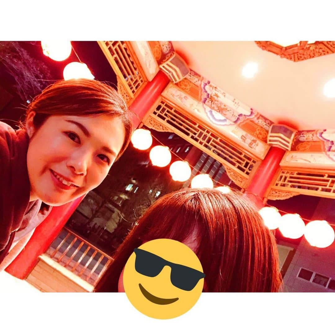 福咲れんのインスタグラム：「三連休は横浜中華街へ。  占いしてもらって〜、焼き小籠包、肉まん、杏仁ソフトクリーム〜食べ歩き最高！ お土産で、大好きな崎陽軒のシウマイ弁当買っちゃったよね。 どこにでもあるのに。笑  #横浜中華街 #小籠包  #占い #崎陽軒 #シウマイ弁当 #杏仁ソフトクリーム」