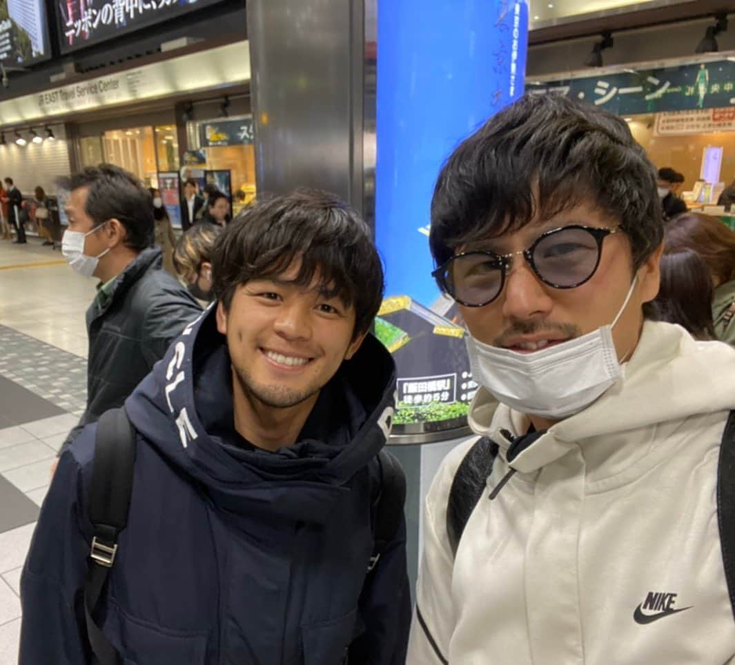 石井謙伍さんのインスタグラム写真 - (石井謙伍Instagram)「コンサドーレから愛媛FCに移籍したときに、初めての移籍で不安な中、チームに馴染めるようにとすぐに声をかけてくれごはんに誘ってくれた健太。それから毎日一緒にいたなぁ。そんな彼が新たな挑戦 @rtfg04 をするみたいなので、頑張ってほしいです！ #吉川健太 #愛媛fc #同世代」2月25日 20時17分 - kengo42ishii