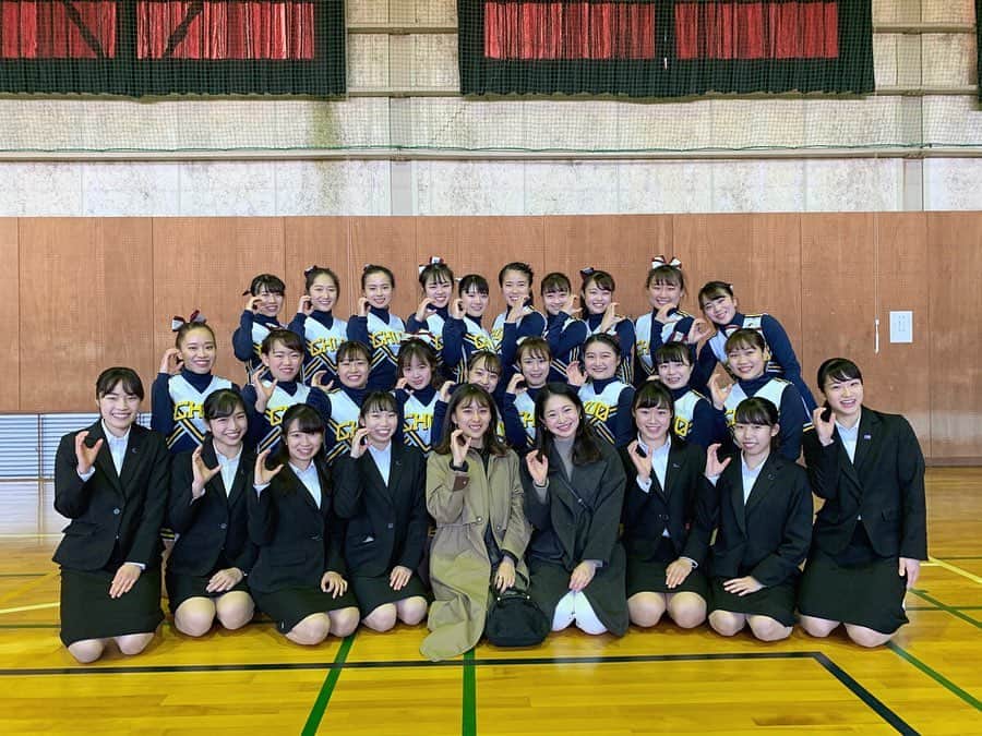 中央大学応援団チアリーディング部SPIRITSのインスタグラム：「【春合宿】 2月20日から24日の4泊5日で 応援団3部の春合宿が行われました🌸 . 合宿4日目には毎年多大なる貢献をしてくださる 清風荘アネックス様、そしてOGOB諸先輩方の前で 総仕上げをさせていただきました📣 . その様子を少しお見せいたします👀  ❹チア単独演技 ❺ブラスコアー部との2部演技 ♪ヘビーローテーション ❻三部演技 ♪ブラスト . （卒業式、入学式、新歓でも同じ演技をします❣️ 全て見てみたい方！是非見にいらしてください😉🧡） . 総仕上げでは合宿で成長した姿を お見せすることができたと思います💪 この合宿で学んだことを忘れることなく 更なる飛躍ができるよう、日々精進して参ります！ 今後とも中央大学応援団をよろしくお願いいたします🔥 . . #合宿 #春合宿 #応援団 #中央大学応援団 #チアリーディング #cheer #cheerleading #春から中大 #春から中央 #中央大学 #中大 #青春」